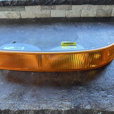 Parking / Side Marker Light Assembly RH/Pass Fits 03 13 Chevrolet Express 1500 - Image 1 of 4