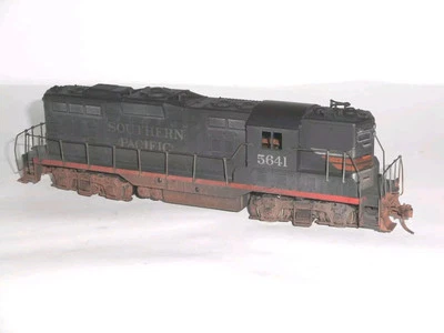 Athearn 3162 GP9 Southern Pacific Diesel. Excell cond. 2 rail DC analogue. HO. - Image 1 of 4