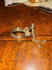 Porta GUANTI CLIP vintage metallo tono oro inciso stile vittoriano - Foto 1 di 3