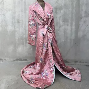 Vestaglia vintage anni 40 in raso di rayon rosa, accappatoio, abito avvolgente, stampa floreale - Foto 1 di 24
