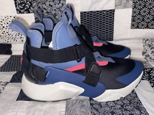 Nike Air Huarache City Utility Turnschuhe Damengröße 9,5 blau pink schwarz - Bild 1 von 13