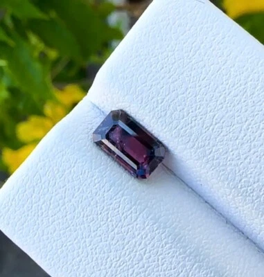 AIG Certified 1.37ct Unique Bi Color Sapphire | Natural from Madagascar - Image 1 of 4