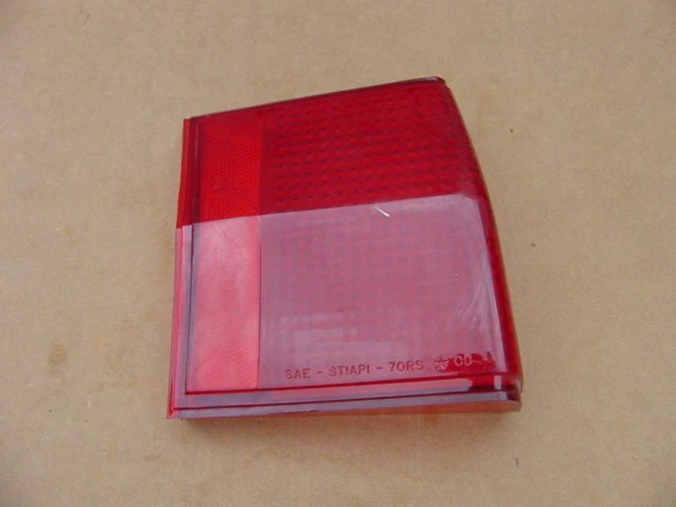 1970 Plymouth Belvedere спутниковая станция универсал RH задний фонарь объектив новый из старых запасов MoPar  - Изображение 1 из 1