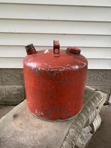 VINTAGE METALL BELÜFTETER BENZINKANISTER - 5 GALLONEN - ANTIK - Bild 1 von 5