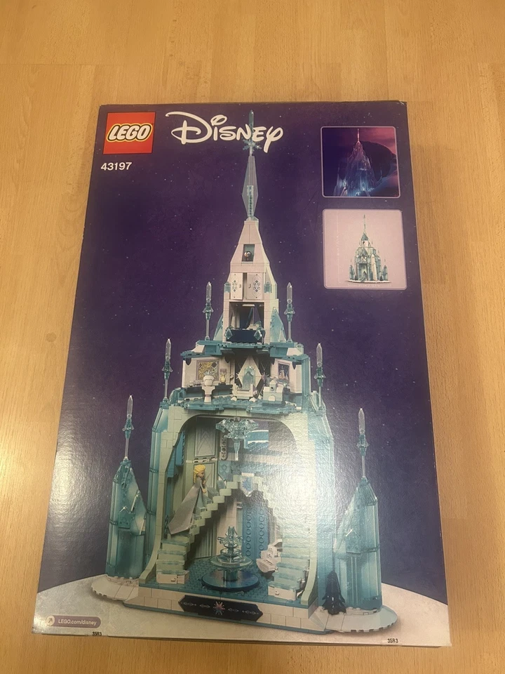 NUEVO, RETIRADO Y PRECINTADO LEGO Disney FROZEN: The Ice Castle (Juego No. 43197) Foto 1 de 4