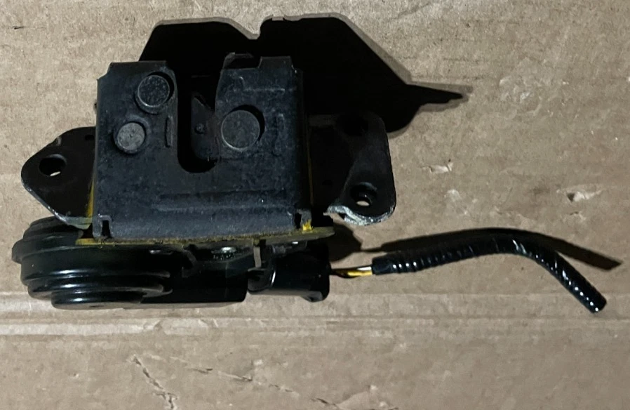Toyota Prius V 2012-2017 OEM maletero cierre tapa actuador 69350-28150 4070 Foto 1 de 4