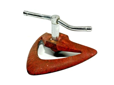 Aspersor de grama vintage vermelho atômico giratório ferro fundido/cromo - Imagem 1 de 4