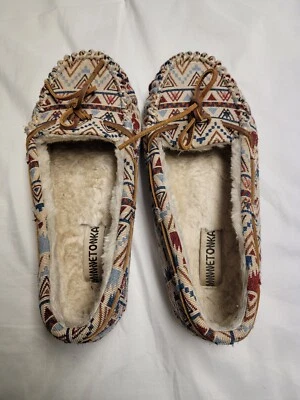 MINNETONKA CALLY Talla 10M PANTUFLAS Mocasines FORRADO DE PIEL Tapicería azteca Acolchado Foto 1 de 4