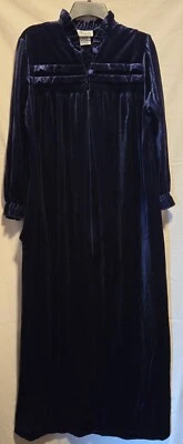 Bata de terciopelo de felpa azul marino Pearl By Anne Leslie con volantes talla mediana Foto 1 de 4