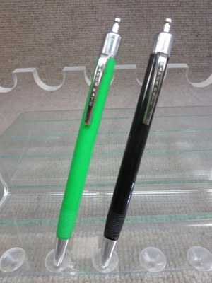 Lote de 2 bolígrafos Papermate de colección años 50 botón de bloqueo verde y negro Foto 1 de 4