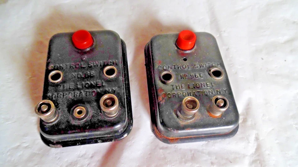 Lionel 96C Vintage Control Buttons 2 Piece - Image 1 of 2