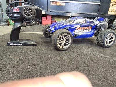 PRICE REDUCED Traxxas NITRO GAS pwered RC With Trans & Recv Add gas & 4AA batt's - Image 1 of 4