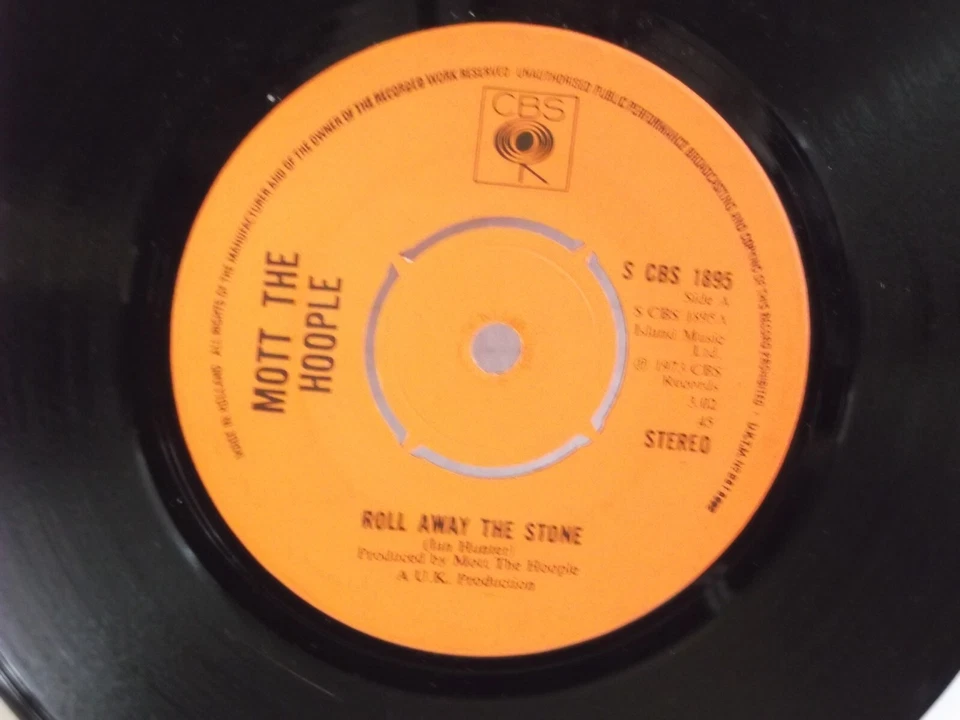 Mott The Hoople,CBS,"Roll Away The Stone",UK,7" 45, 1972 blues rock, Mint - Image 1 of 2