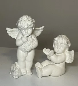 Juego de dos estatuillas de ángel querubín de porcelana vintage Vigor blancas firmadas - Imagen 1 de 8