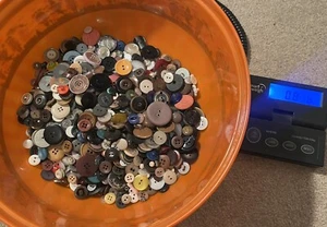 Huge Lot Of Vintage Buttons Plastic Wooden Fabric Metal 70’s 80’s 90’s 800grams - Picture 1 of 4