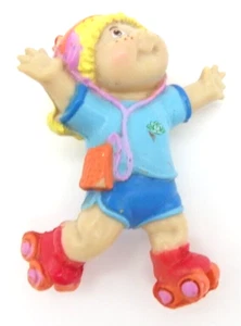 Blue Shirt Roller Skater 1984 Cabbage Patch Kids O. A. A. PVC Figure 2.5" - Bild 1 von 3