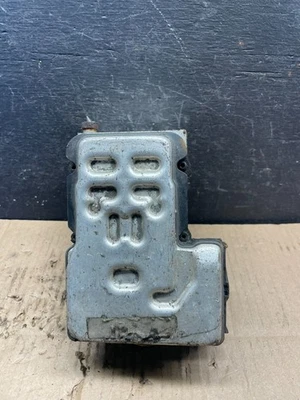 2004 to 2006 Chevrolet Tahoe ABS Pump 13642514r OEM Module R9416 DG - Image 1 of 4