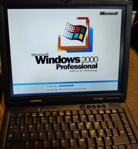 Portátil retro Compaq Evo N110 - Intel Pentium Win2000 funcionando como nuevo sin CD - Imagen 1 de 8