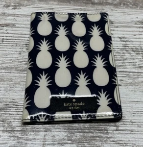 Nuovo porta passaporto Kate Spade Daycation stampa ananas raro - Foto 1 di 5