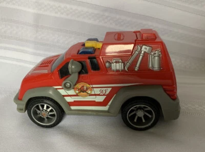 RARE 2003 Mattel Matchbox Fire Truck Moves Lights Up Fireman Pops Out Talks - Image 1 of 4