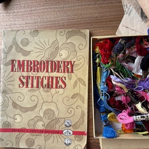 Fils & Cotons Vintage Embroidery Book With Some Threads - Picture 1 of 8