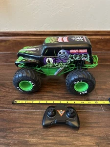 Monster Jam Grave Digger RC Truck + Remote-Needs New Rechargeable Battery - Picture 1 of 6