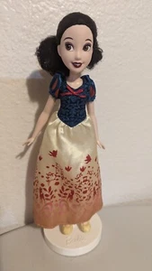 Hasbro Disney Prinzessin Schneewittchen Puppe in Kleid und Schuhen - Bild 1 von 6