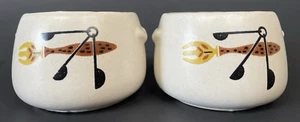 West Bend USA VINTAGE gres zuppiera/peperoncino ciotole set di 2 utensili MCM - Foto 1 di 7