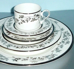 Lenox JONQUIL 5 PC Place Setting USA Classics Dinner Set Platinum Trim New Boxed - Picture 1 of 3