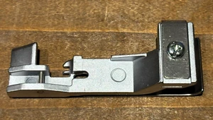 Kräuselfuß für Pfaff Overlock-Nähmaschine Hobbylock (auch Husqvarna und Singer) - Bild 1 von 2