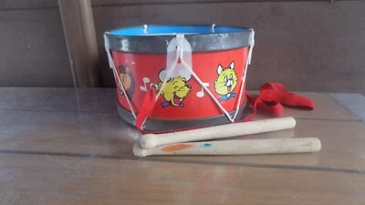 Ancien Jouet Tambour en Tôle avec ces deux  baguettes en bois pour Enfant  - Photo 1/4