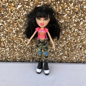 Bratz Jade's Selfie Snaps Jade Doll - 2015 MGA - Picture 1 of 5