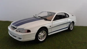 FORD MUSTANG GT GRAPHIC 1994 coupé blan 1/18 EAGLE'S RACE UNIVERSAL HOBBIES 3136 - Picture 1 of 10