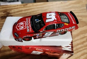 Caricabatteria 2005 Kasey Kahne #9 Dodge Dealers scala 1:24 NASCAR azione pressofusa - Foto 1 di 3