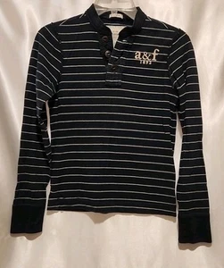 Abercrombie & Fitch T-Shirt Boys Size S Henley Pinstriped Embroidered Navy - Picture 1 of 5