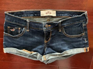 JR Women's HOLLISTER Stretch Denim Blue Jean Shorts Sz 3 30" Waist Shorty Shorts - Picture 1 of 9