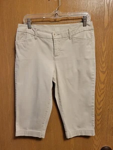 Lite Khaki Color Peddle Pushers By St. John's Bay.  Sz 10-P - Picture 1 of 10