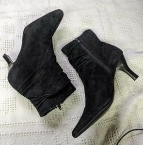 Women's Size 10M White Mountain Suede Ankle Boot Heels, 3.5" High Heel - Picture 1 of 7