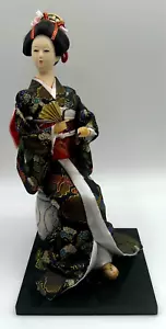 Figura geisha muñeca kimono japonesa vintage sentada en maceta de porcelana - Imagen 1 de 5