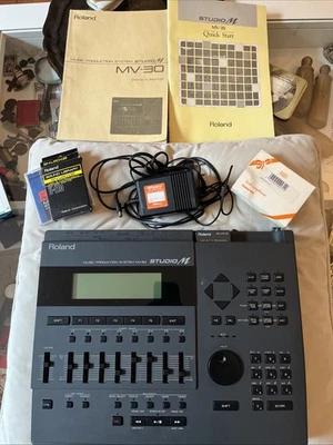 Roland MV-30 Studio M COMPLETISSIMA FUNZIONANTE RARA - Immagine 1 di 4