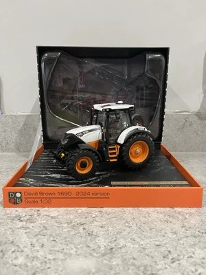 Universal Hobbies - Case Puma - David Brown Tractor - 1:32 - UH6734 - New/Mint - Image 1 of 4