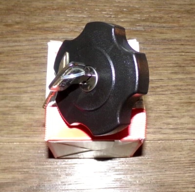 YAMAHA GAS TANK CAP & KEYS,TW200, RZ350, XT600, XT225 SEROW, FJ600, XJ650, XS400 - Image 1 of 2