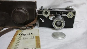 VINTAGE 1948 ARGUS C3 KAMERA MIT HANDBUCH & OBJEKTIVDECKEL & ETUI - Bild 1 von 7
