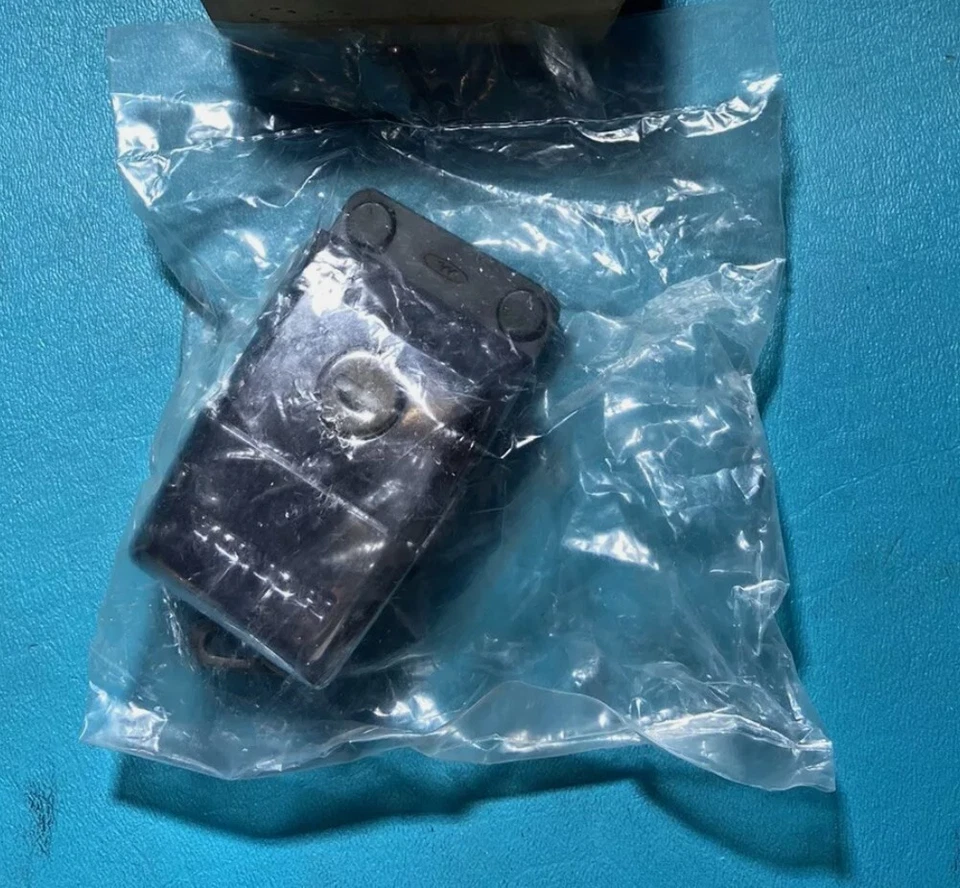 Nuevo de Lote Antiguo 1980-1987 Honda Goldwing 1100 1200 Bolsa Lateral Cerradura Con Llaves 81218-463-770 Foto 1 de 1