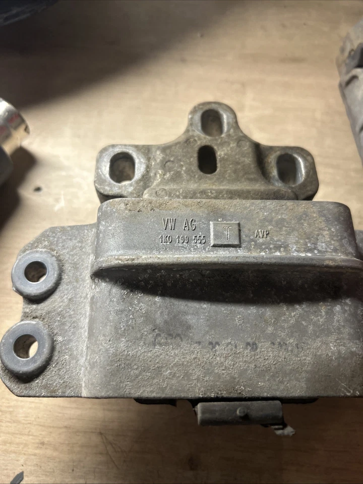 2009 VW GOLF MK6 LEFT GEARBOX MOUNT BRACKET 1K0199555 - Image 1 of 1