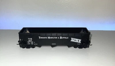Roundhouse HO 3 bay Hopper- Toronto Hamilition & Buffalo w/ Metal Wheels - Image 1 of 4