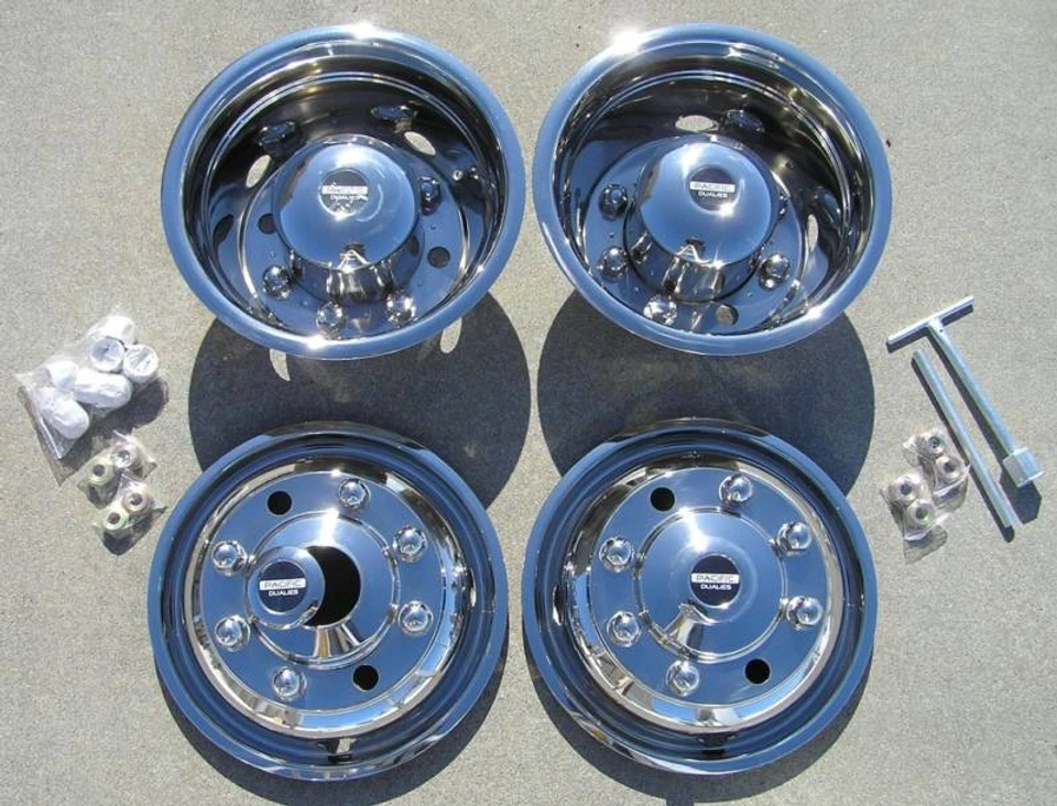 19.5"  8 lug International 4300 / 4700 Dually Wheel Simulators — 第 1/1 张图片