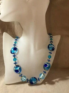 Murano Glas 22" Halskette goldfarbene flache Perlen in Blau und Silber Neu im Karton - Bild 1 von 5