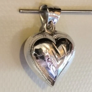 Ciondolo cuore gonfio argento sterling - design lucido e strutturato vintage - Foto 1 di 6