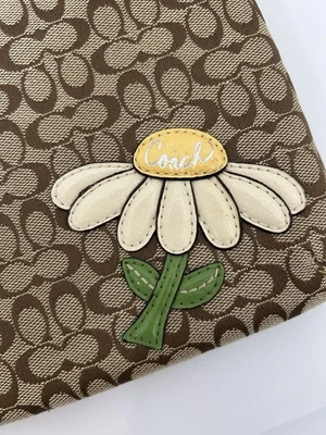 Capa suporte universal Coach Daisy Motif tablet iPad - Imagem 1 de 4